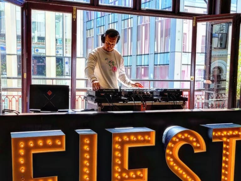 Photo 3 of 4