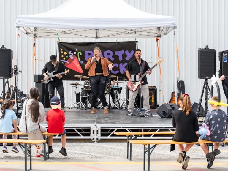 Photo 3 of 6