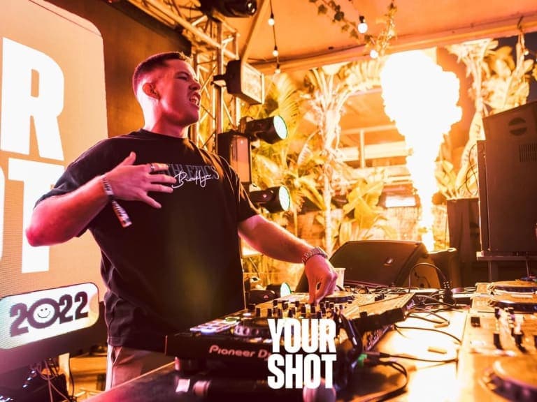 Photo 1 of 6