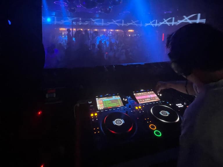 Photo 2 of 6