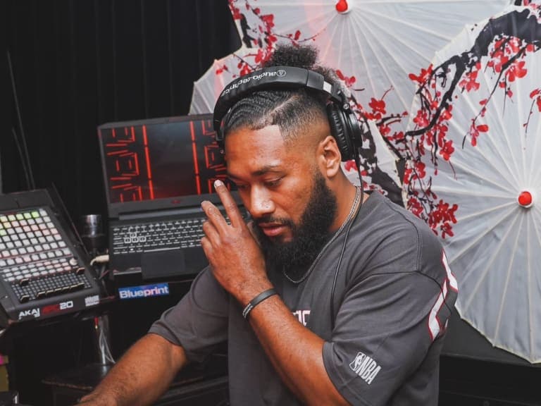 Photo 1 of 4