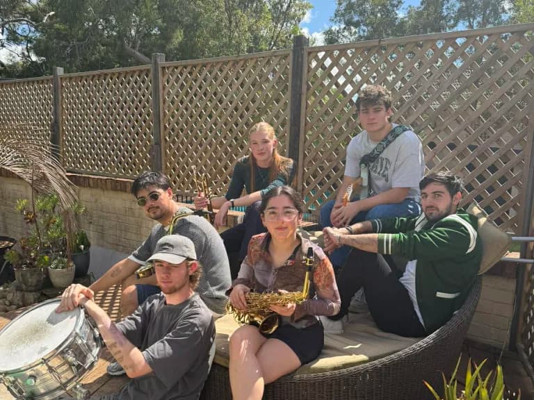 Photo 1 of 6