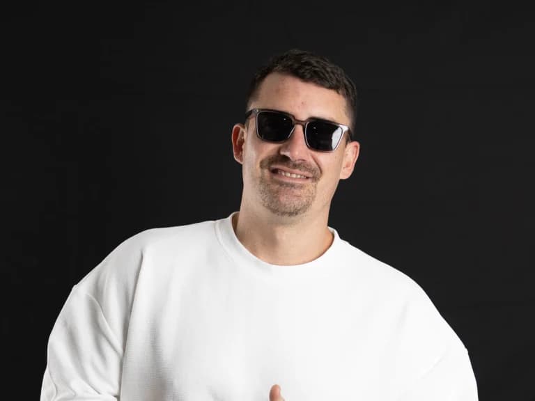 Photo 2 of 6